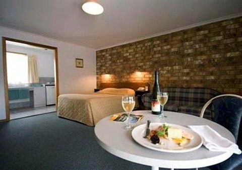 Clare Central - Dalby Accommodation 30