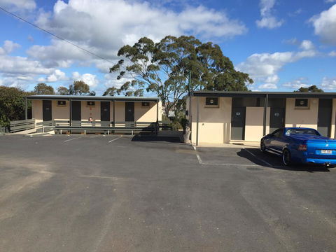 Blue Lake Motel - Dalby Accommodation 24