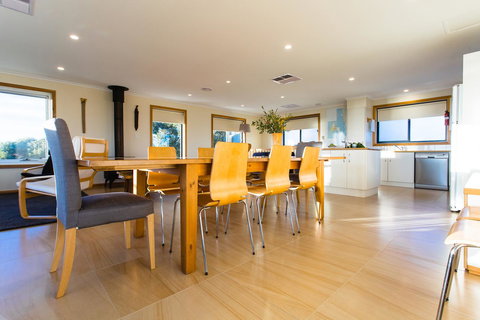 Southern Ocean Lookout - Dalby Accommodation 8