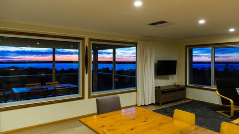 Southern Ocean Lookout - Dalby Accommodation 14