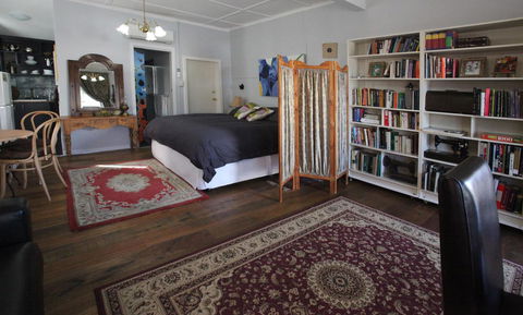 Wallace Lodge - PID-STRA-16871 - Dalby Accommodation 3