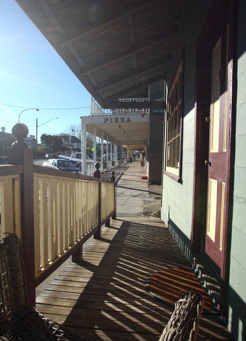 Wallace Lodge - PID-STRA-16871 - Dalby Accommodation 2