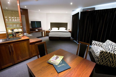 The Commodore - Dalby Accommodation 10