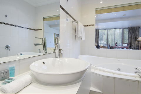 The Commodore - Dalby Accommodation 43