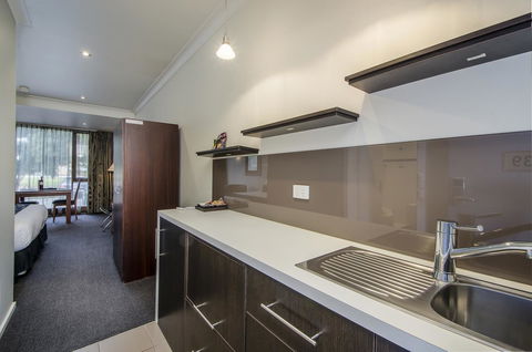 The Commodore - Dalby Accommodation 42
