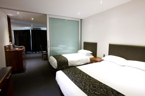 The Commodore - Dalby Accommodation 9