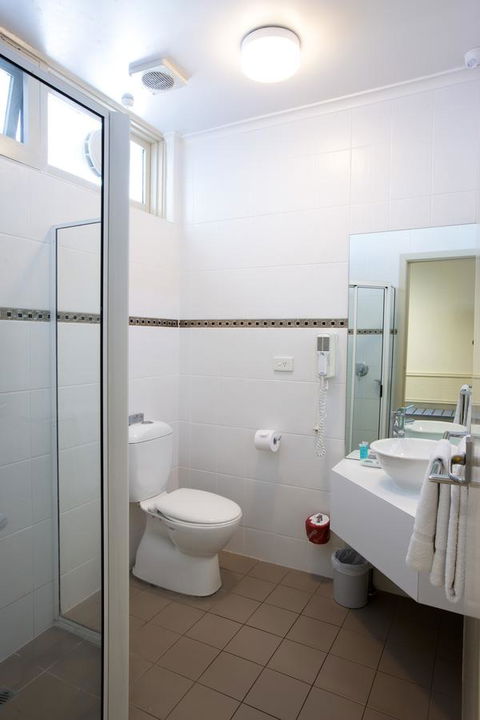 The Commodore - Dalby Accommodation 28