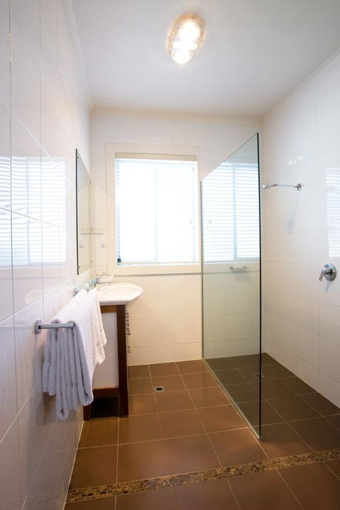 The Commodore - Dalby Accommodation 24