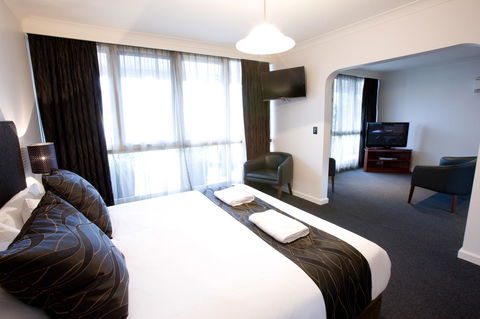 The Commodore - Dalby Accommodation 33