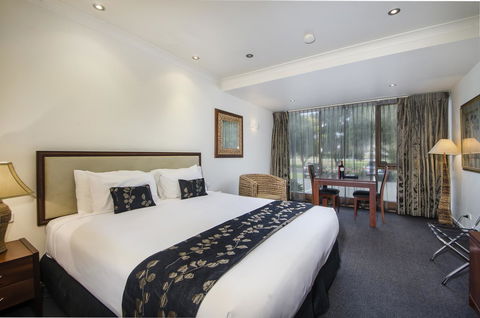 The Commodore - Dalby Accommodation 44
