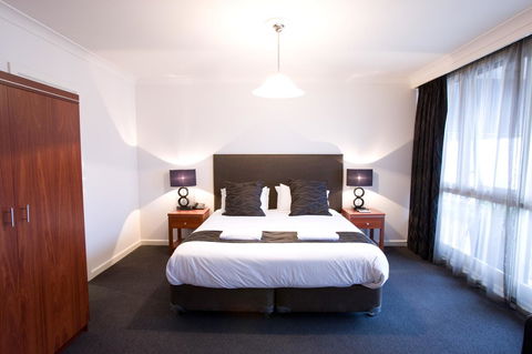 The Commodore - Dalby Accommodation 7