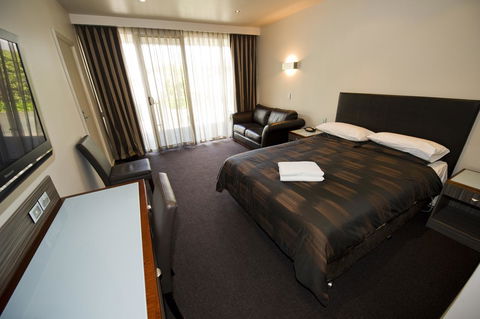 The Commodore - Dalby Accommodation 5