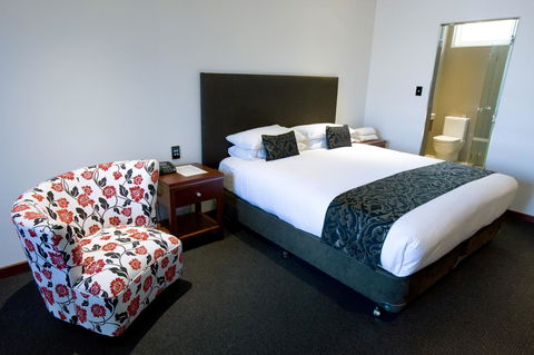 The Commodore - Dalby Accommodation 11