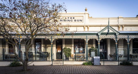 The Rising Sun Hotel - Dalby Accommodation 2