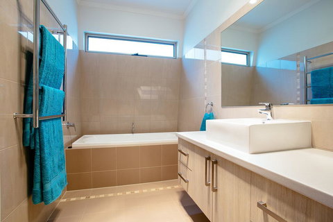 Seasalt - Dalby Accommodation 12