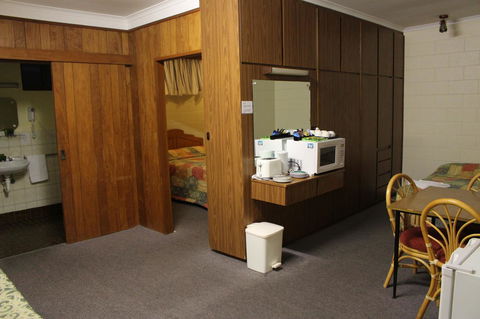 Island Motel Kingscote - Dalby Accommodation 9
