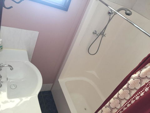 Clare Valley Cabins - Dalby Accommodation 19