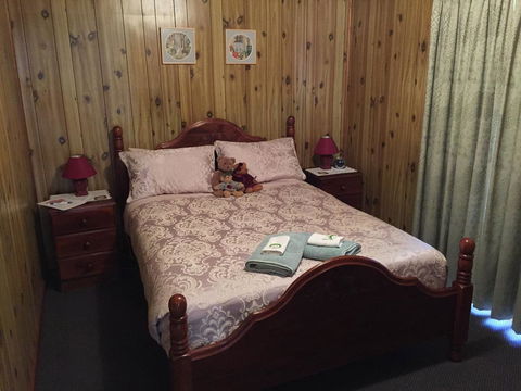 Clare Valley Cabins - Dalby Accommodation 18
