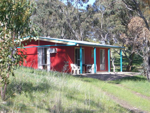 Clare Valley Cabins - Dalby Accommodation 7