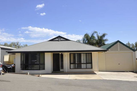The Club House - Dalby Accommodation 4