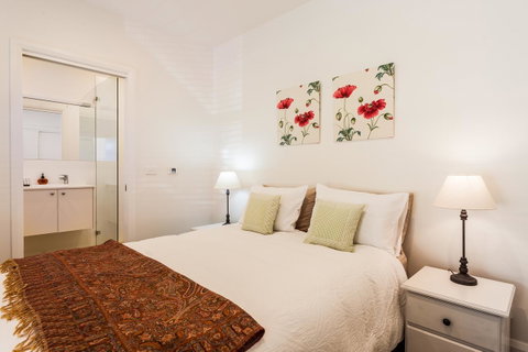 The Folly - Dalby Accommodation 5