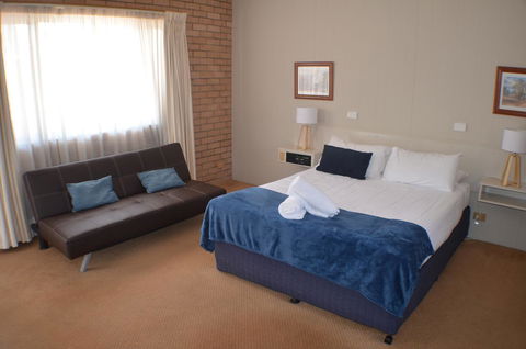 Deer Park Motor Inn Armidale - Dalby Accommodation 8