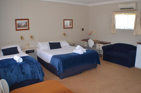 Deer Park Motor Inn Armidale - Dalby Accommodation 1