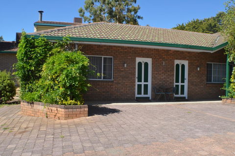 Deer Park Motor Inn Armidale - Dalby Accommodation 37