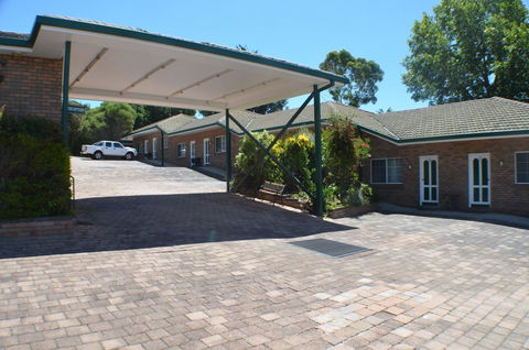 Deer Park Motor Inn Armidale - Dalby Accommodation 31