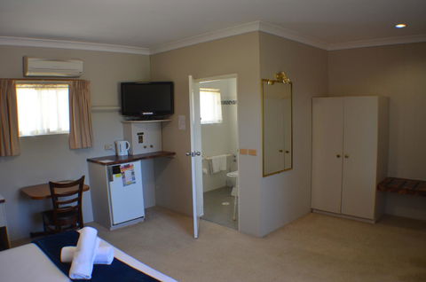 Deer Park Motor Inn Armidale - Dalby Accommodation 34
