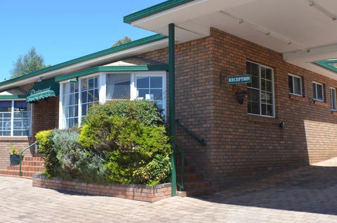 Deer Park Motor Inn Armidale - Dalby Accommodation 24