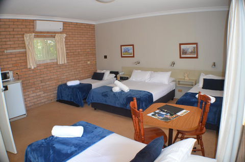 Deer Park Motor Inn Armidale - Dalby Accommodation 9