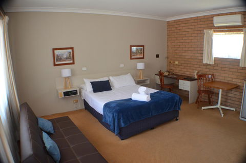 Deer Park Motor Inn Armidale - Dalby Accommodation 7