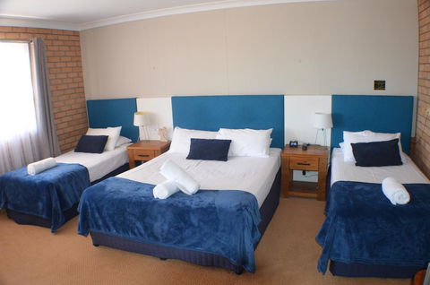 Deer Park Motor Inn Armidale - Dalby Accommodation 10