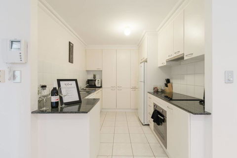 One Bedroom In Adelaideâ€™s East End FREE WIFI*Netflix*Parking - Dalby Accommodation 3
