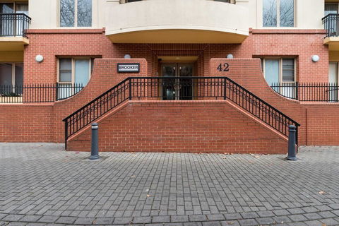 One Bedroom In Adelaideâ€™s East End FREE WIFI*Netflix*Parking - Dalby Accommodation 13