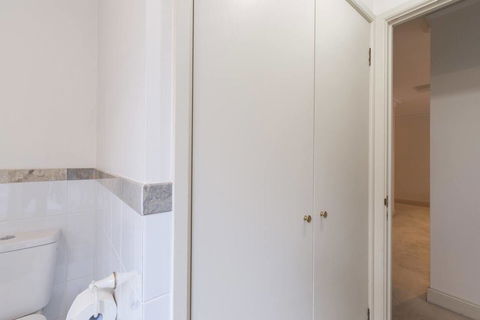 One Bedroom In Adelaideâ€™s East End FREE WIFI*Netflix*Parking - Dalby Accommodation 20