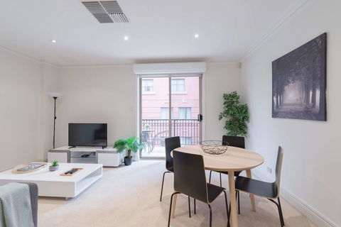One Bedroom In Adelaideâ€™s East End FREE WIFI*Netflix*Parking - Dalby Accommodation 8