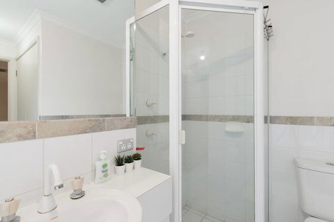 One Bedroom In Adelaideâ€™s East End FREE WIFI*Netflix*Parking - Dalby Accommodation 10