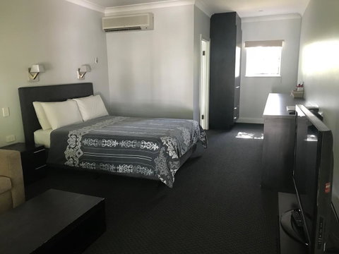 St Francis Winery - Dalby Accommodation 1