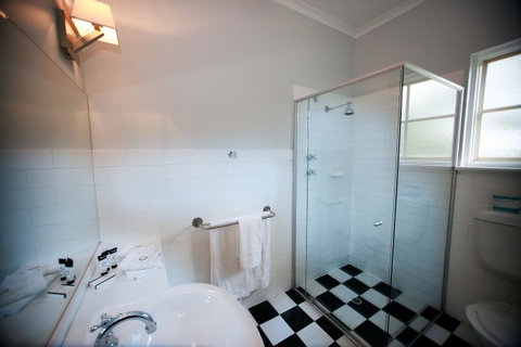 St Francis Winery - Dalby Accommodation 3