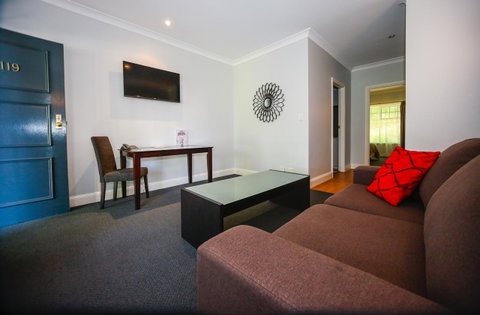 St Francis Winery - Dalby Accommodation 7