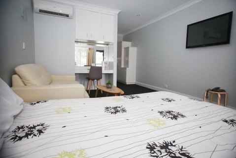 St Francis Winery - Dalby Accommodation 4