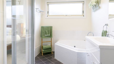 One Tree Bed And Breakfast - Dalby Accommodation 9