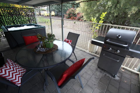 One Tree Bed And Breakfast - Dalby Accommodation 3