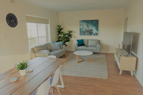 Henley Beach South, Amazing Views, Huge Private Balcony! - Dalby Accommodation 5