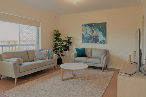 Henley Beach South, Amazing Views, Huge Private Balcony! - Dalby Accommodation 2