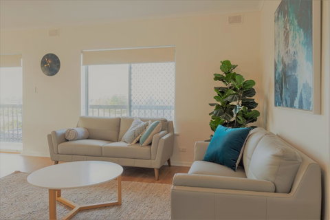 Henley Beach South, Amazing Views, Huge Private Balcony! - Dalby Accommodation 3