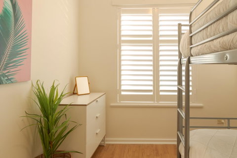 Henley Beach South, Amazing Views, Huge Private Balcony! - Dalby Accommodation 7