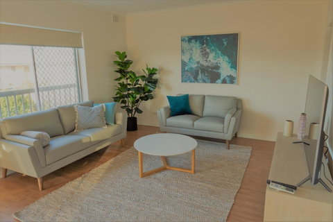 Henley Beach South, Amazing Views, Huge Private Balcony! - Dalby Accommodation 18